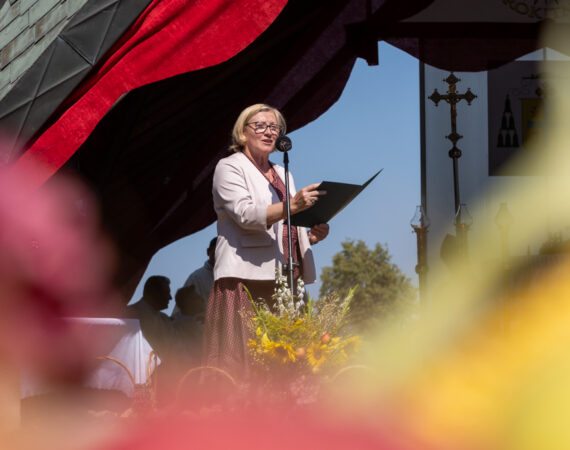 Małgorzata Gośniowska-Kola podczas dożynek w Rokitnie