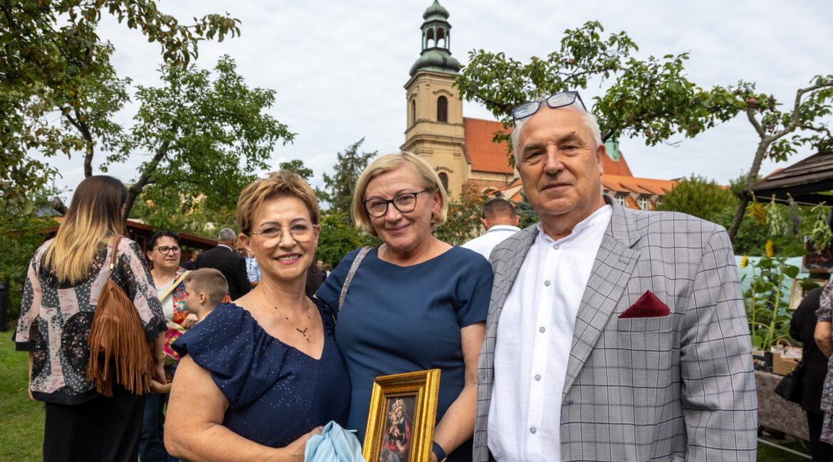 Małgorzata Gośniowska Kola wraz z Jolantą Pawłowską i Andrzejem Nowickim