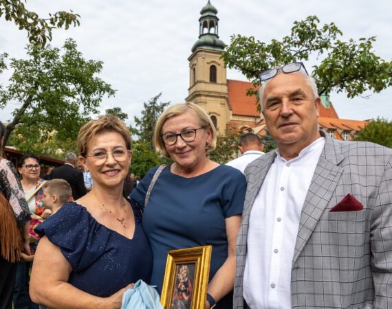 Małgorzata Gośniowska Kola wraz z Jolantą Pawłowską i Andrzejem Nowickim