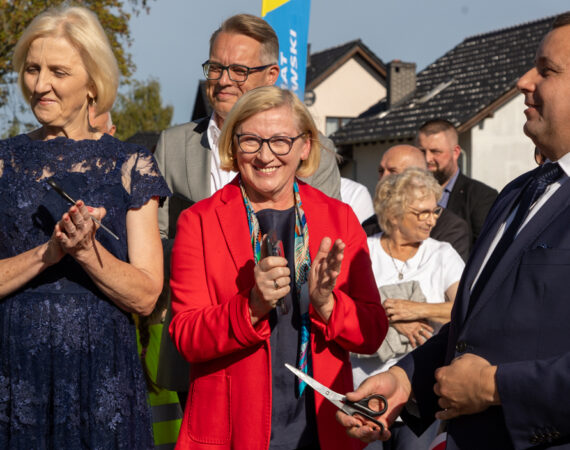 Małgorzata Gośniowska-Kola na otwarciu drogi w Szlichtyngowej