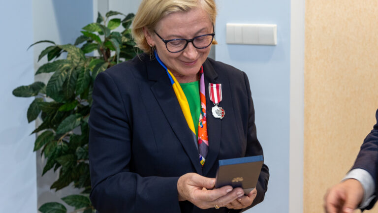 Małgorzata Gośniowska-Kola wyróżniona Odznaką Honorową za Zasługi dla Polonii i Polaków za Granicą