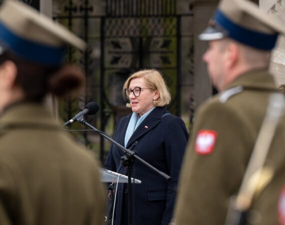 Małgorzata Gośniowska-Kola podczas 80. rocznicy zagłady Huty Pieniackiej