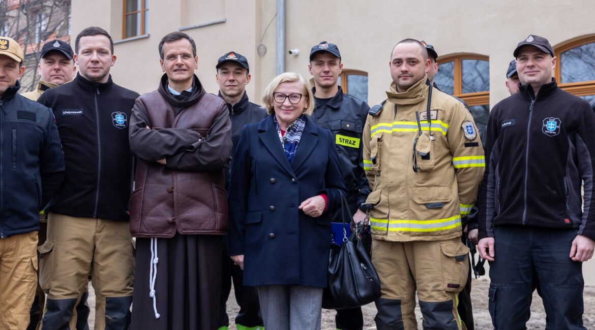 Małgorzata Gośniowska-Kola na budowie ośrodka OIKOS